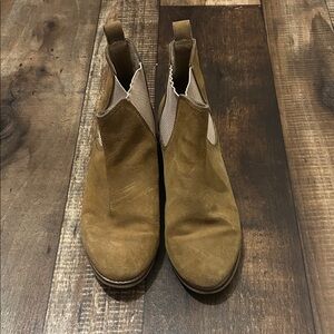 Toms Tan Suede Chukka Boots